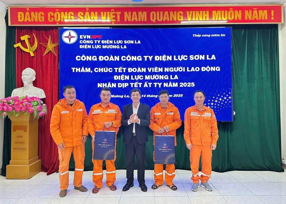 Công đoàn PC Sơn La thăm hỏi, động viên người lao động nhân dịp Tết Ất Tỵ 2025